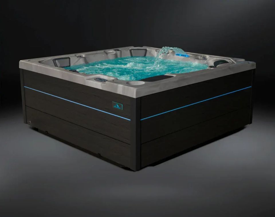 Icelandic Fjord hot tub