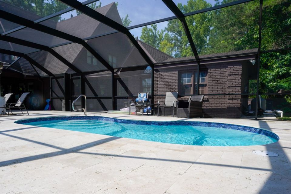 Screened Fiberglass Pool – Clanton, AL