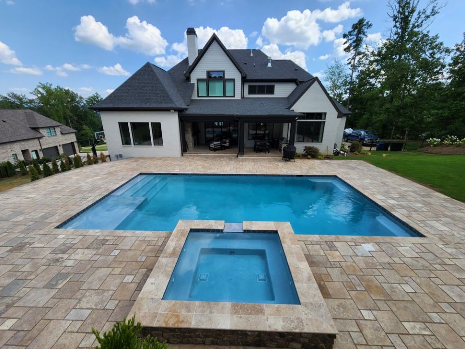 20 × 40 Gunite Pool and Spa – Mountain Brook, AL