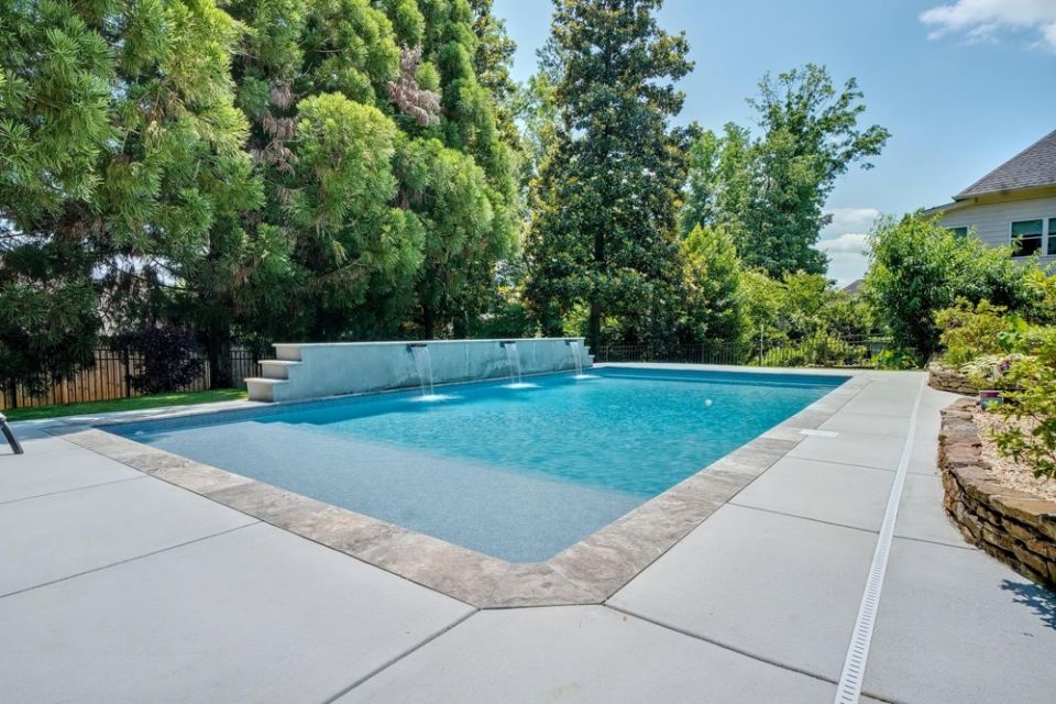Modern Gunite Pool with Tanning Ledge