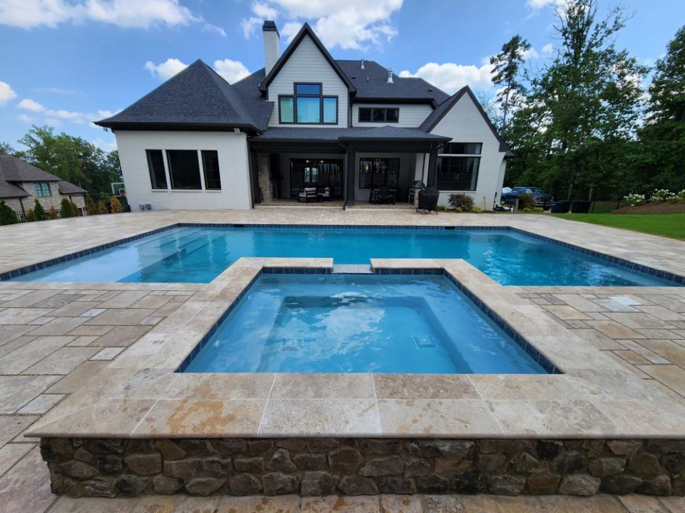 20 × 40 Gunite Pool and Spa – Mountain Brook, AL