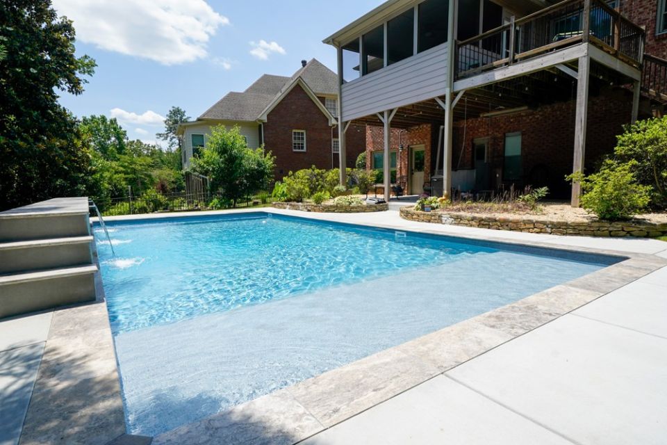 Modern Gunite Pool with Tanning Ledge