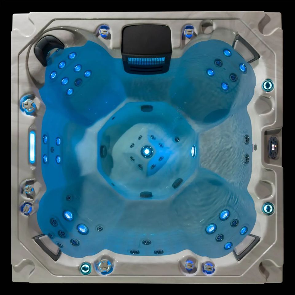 Icelandic Oasis hot tub