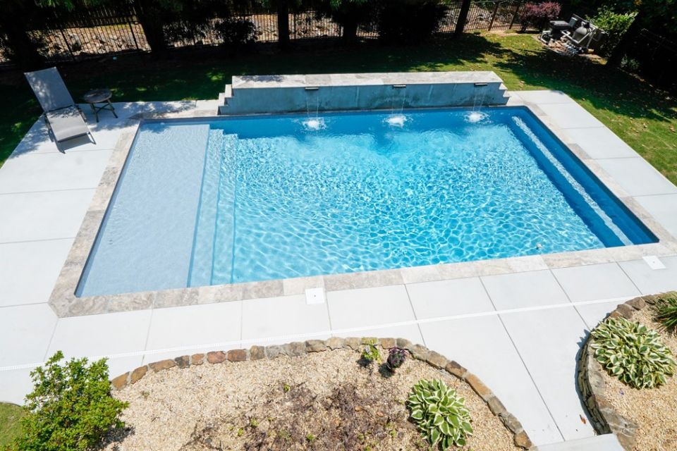 Modern Gunite Pool with Tanning Ledge