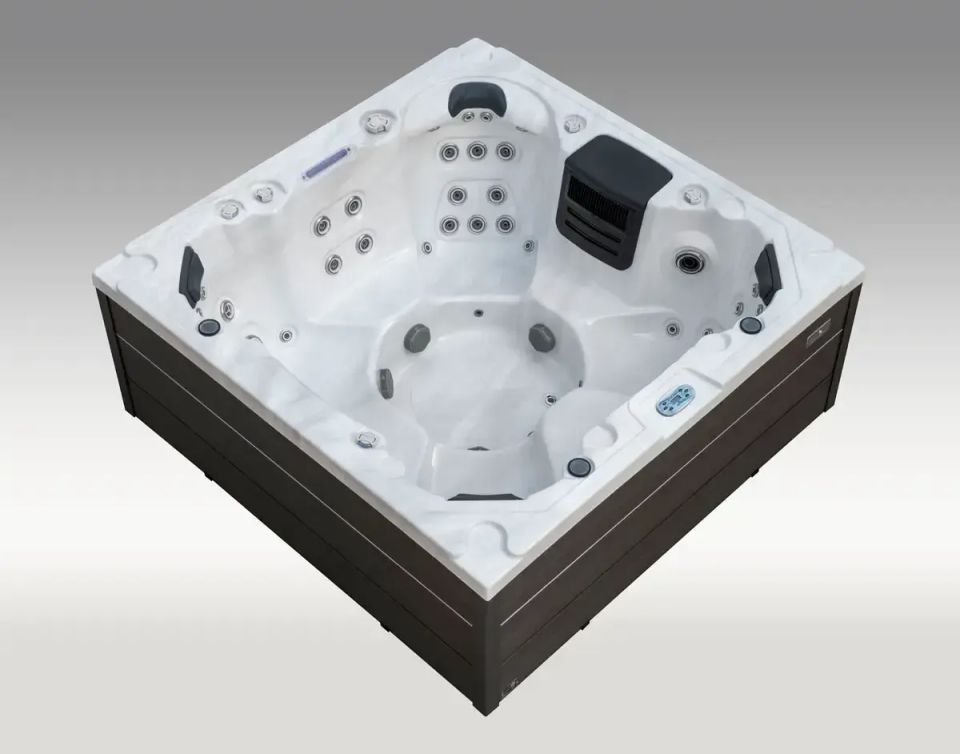 Icelandic Fontana hot tub
