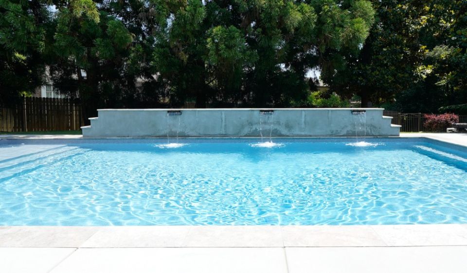 Modern Gunite Pool with Tanning Ledge