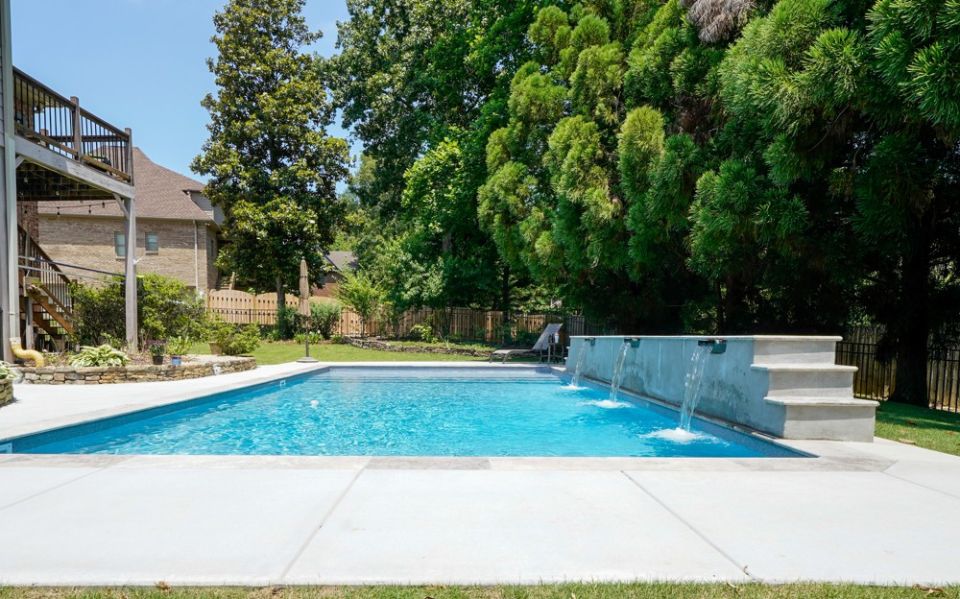 Modern Gunite Pool with Tanning Ledge