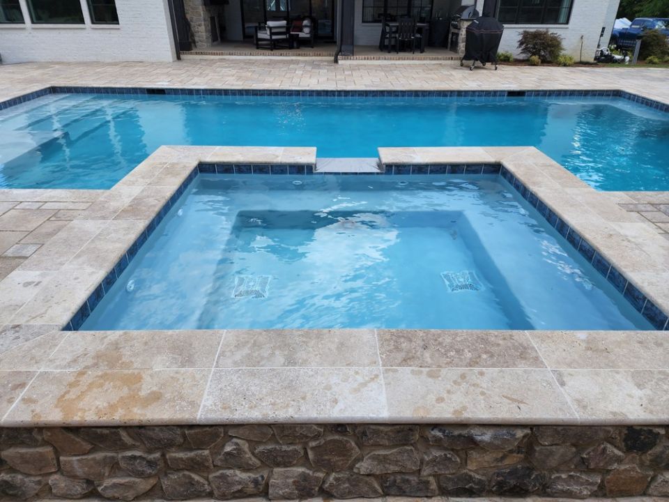20 × 40 Gunite Pool and Spa – Mountain Brook, AL
