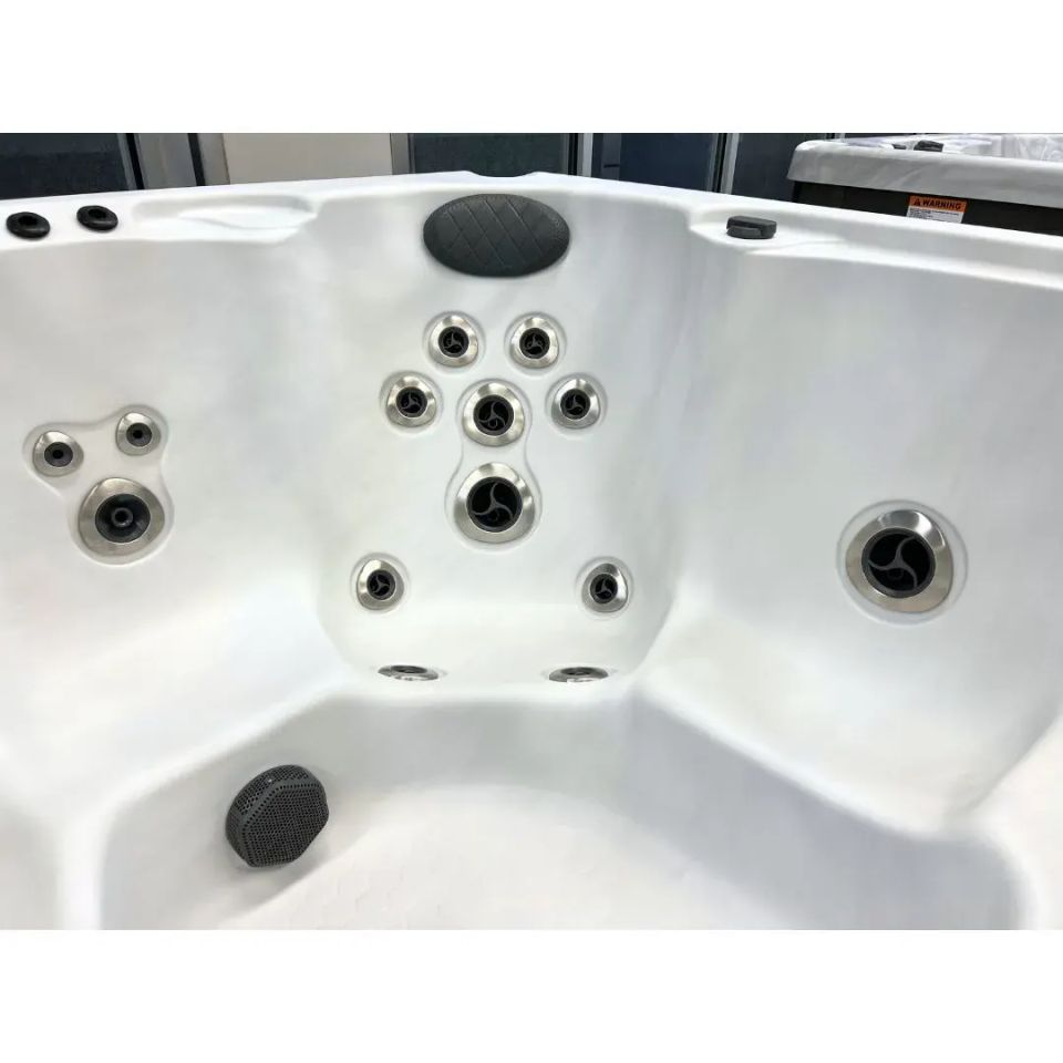 Harmonic H166L hot tub