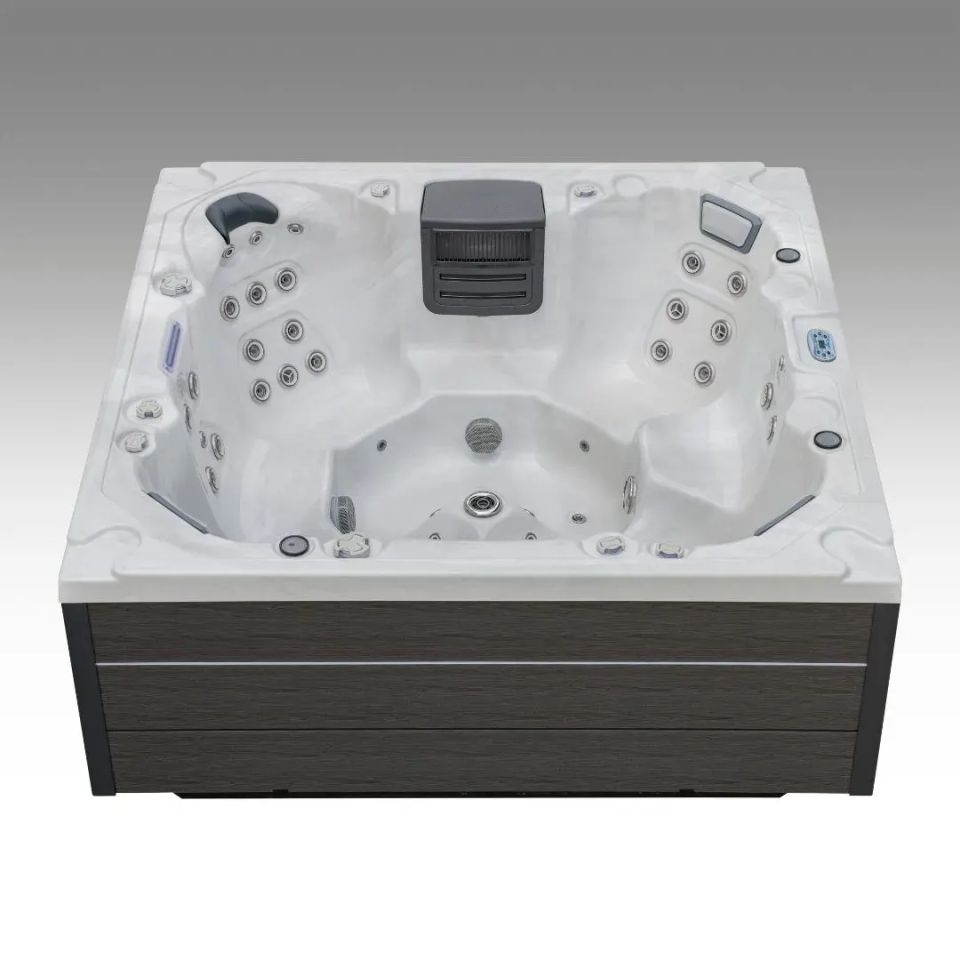Icelandic Oasis hot tub