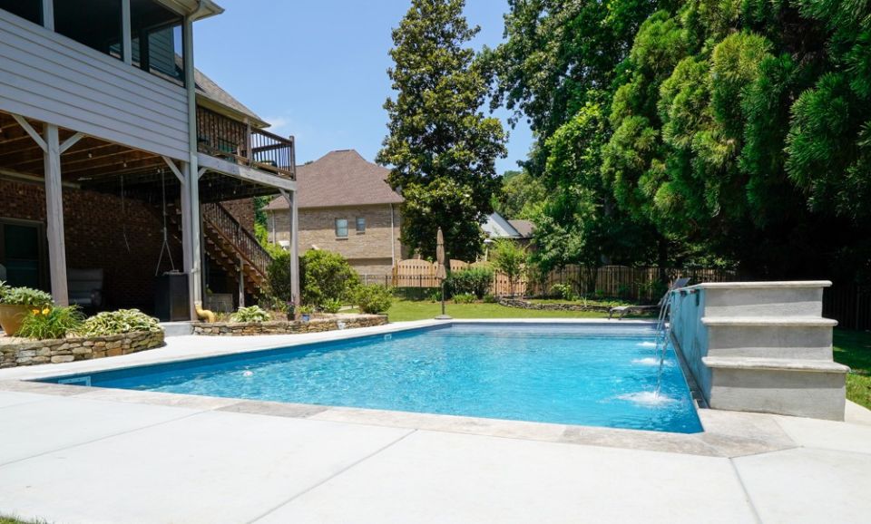 Modern Gunite Pool with Tanning Ledge