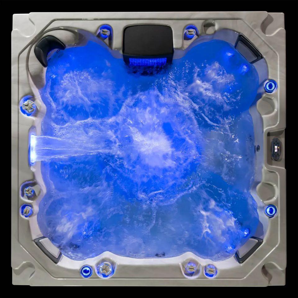 Icelandic Oasis hot tub