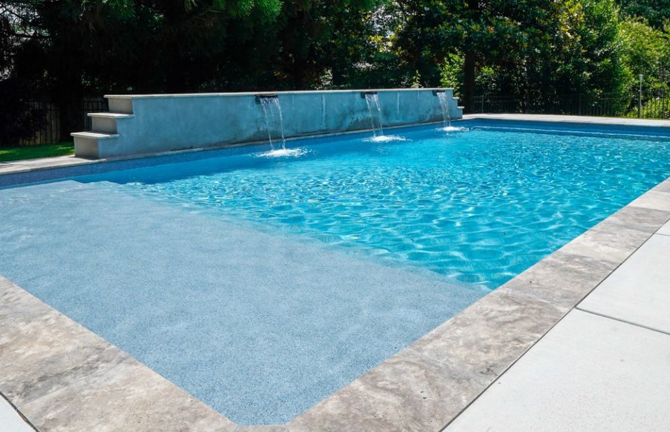Modern Gunite Pool with Tanning Ledge