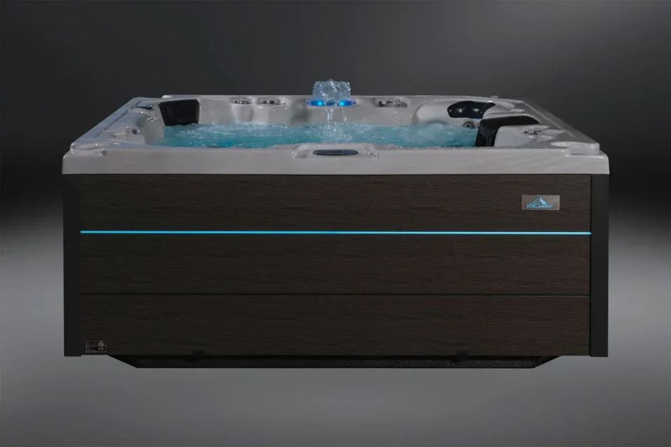 Icelandic Fontana hot tub