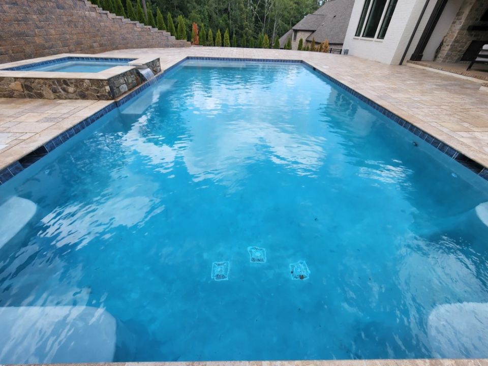 20 × 40 Gunite Pool and Spa – Mountain Brook, AL