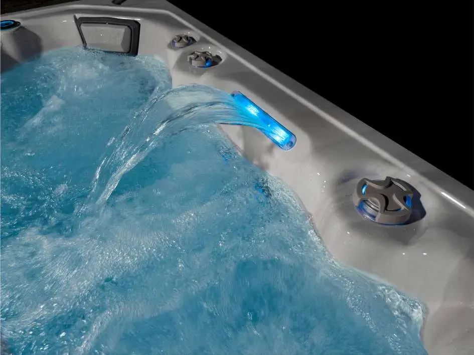 Icelandic Oasis hot tub