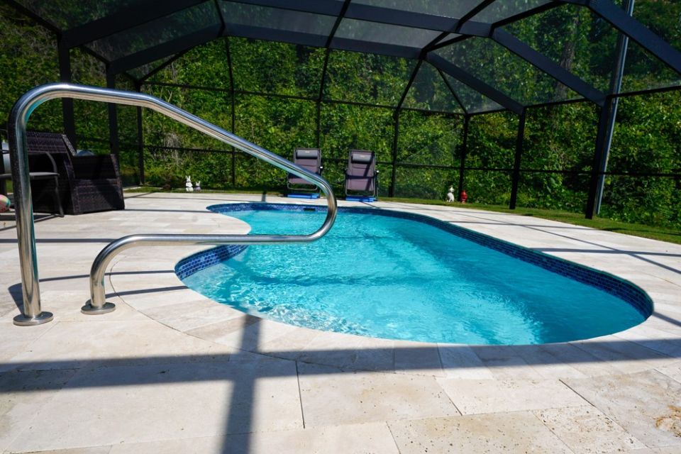 Screened Fiberglass Pool – Clanton, AL