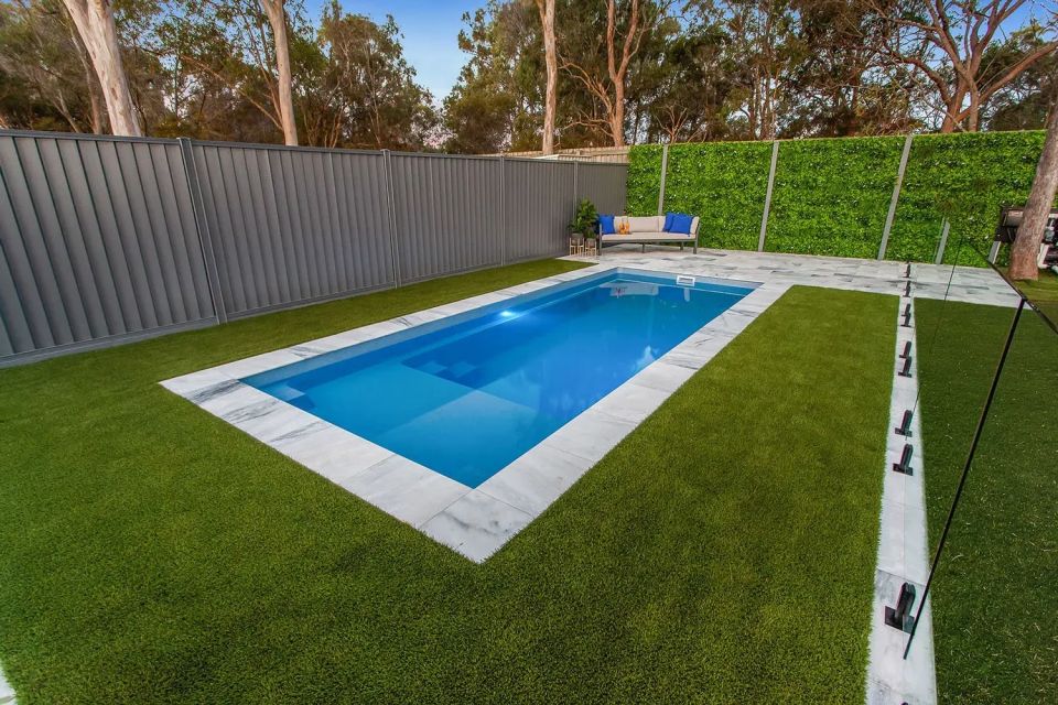 Latham Enchantment 9.17 fiberglass pool