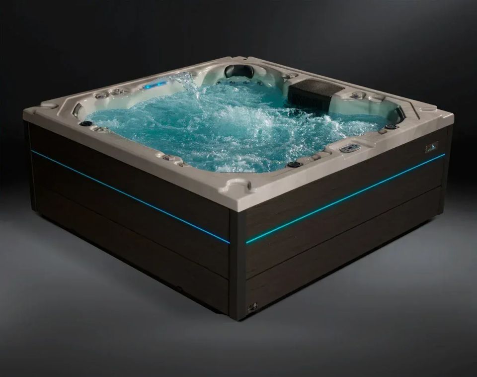 Icelandic Oasis hot tub