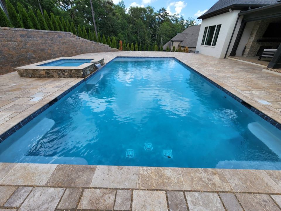 20 × 40 Gunite Pool and Spa – Mountain Brook, AL
