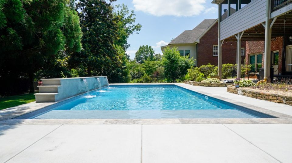 Modern Gunite Pool with Tanning Ledge