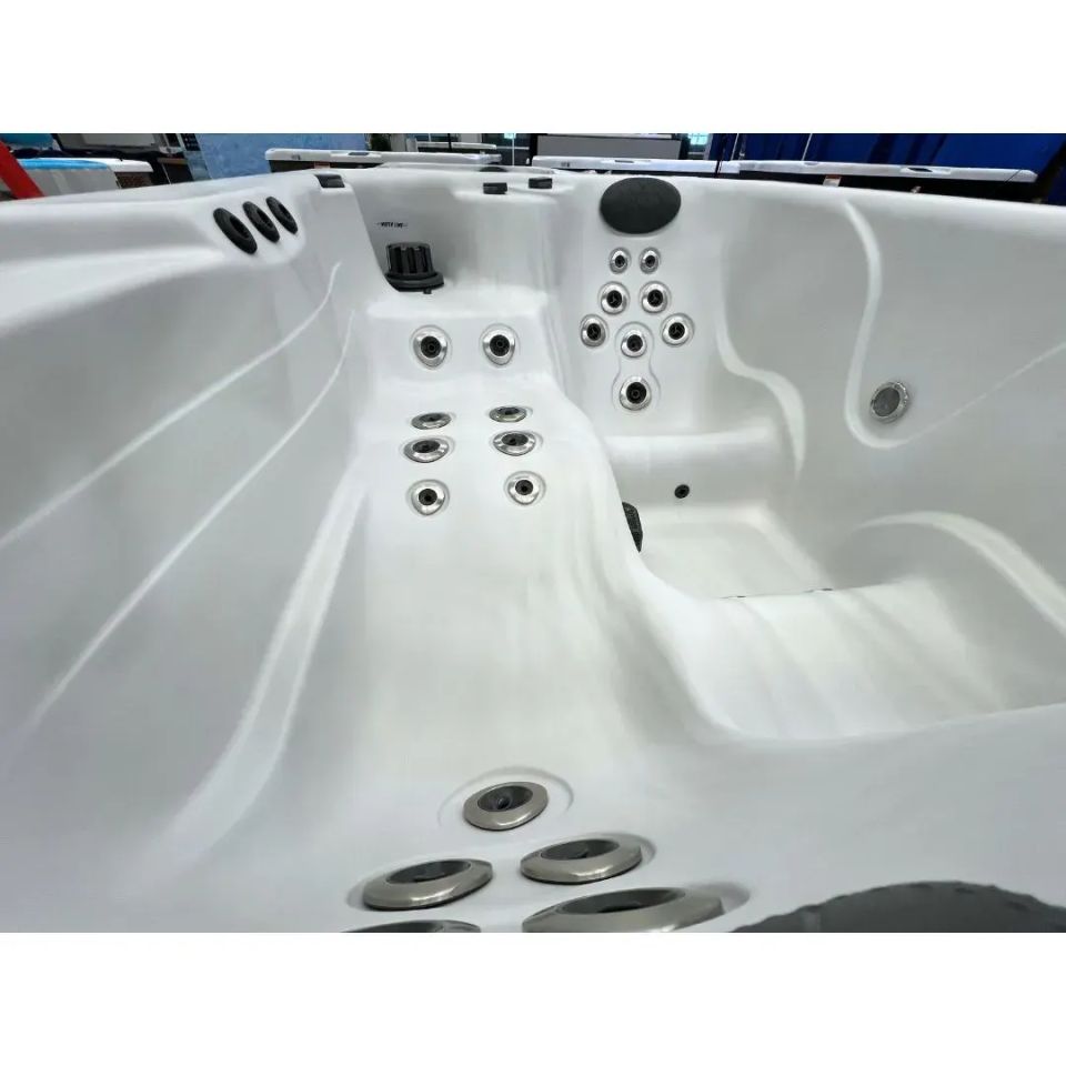 Harmonic H157L hot tub