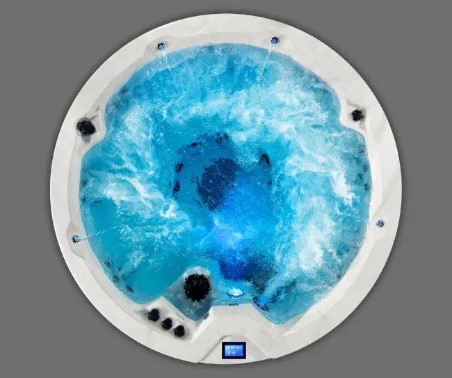 Icelandic Cyclone 3 hot tub