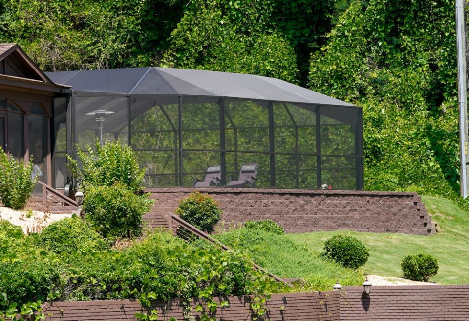 Screened Fiberglass Pool – Clanton, AL