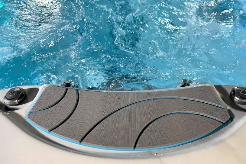 Icelandic Fossa 3B hot tub