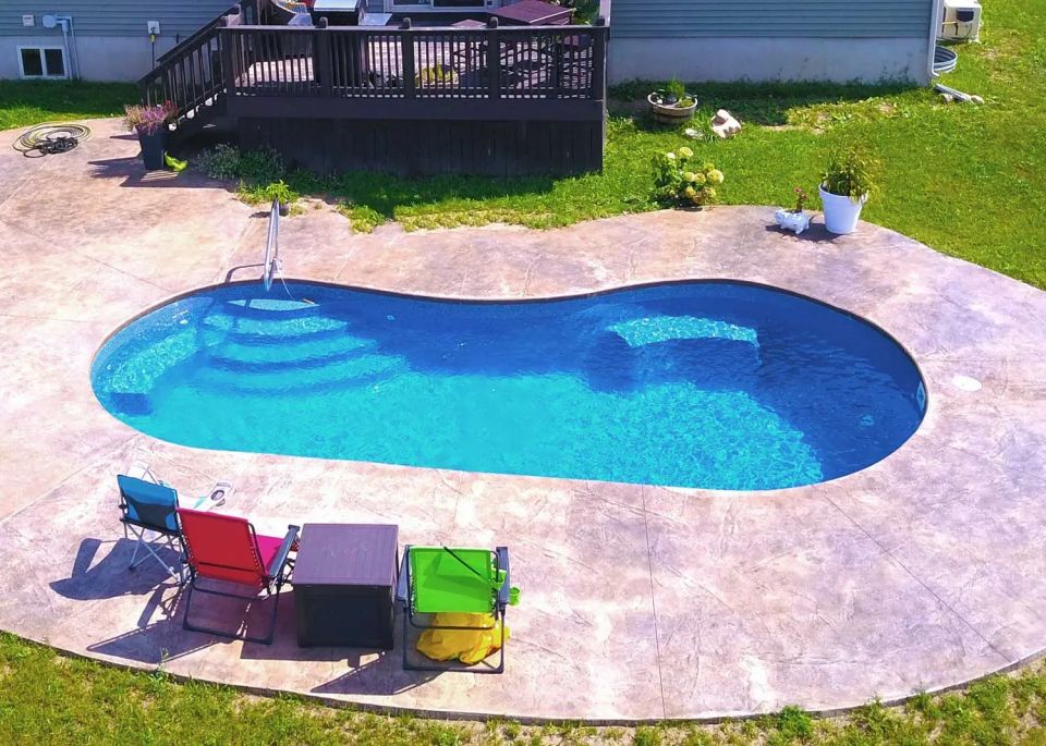 Latham Jamaica 14 fiberglass pool
