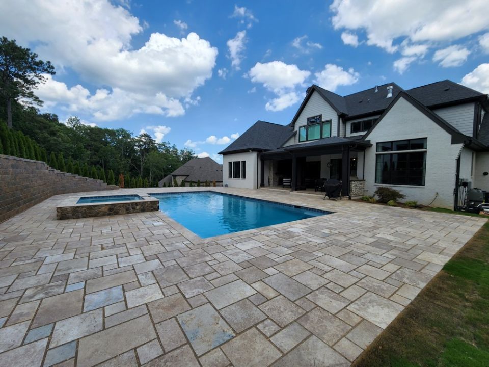 20 × 40 Gunite Pool and Spa – Mountain Brook, AL