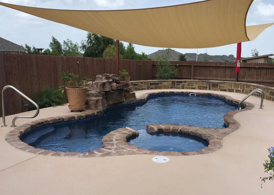 Latham Bermuda 14 Deluxe fiberglass pool