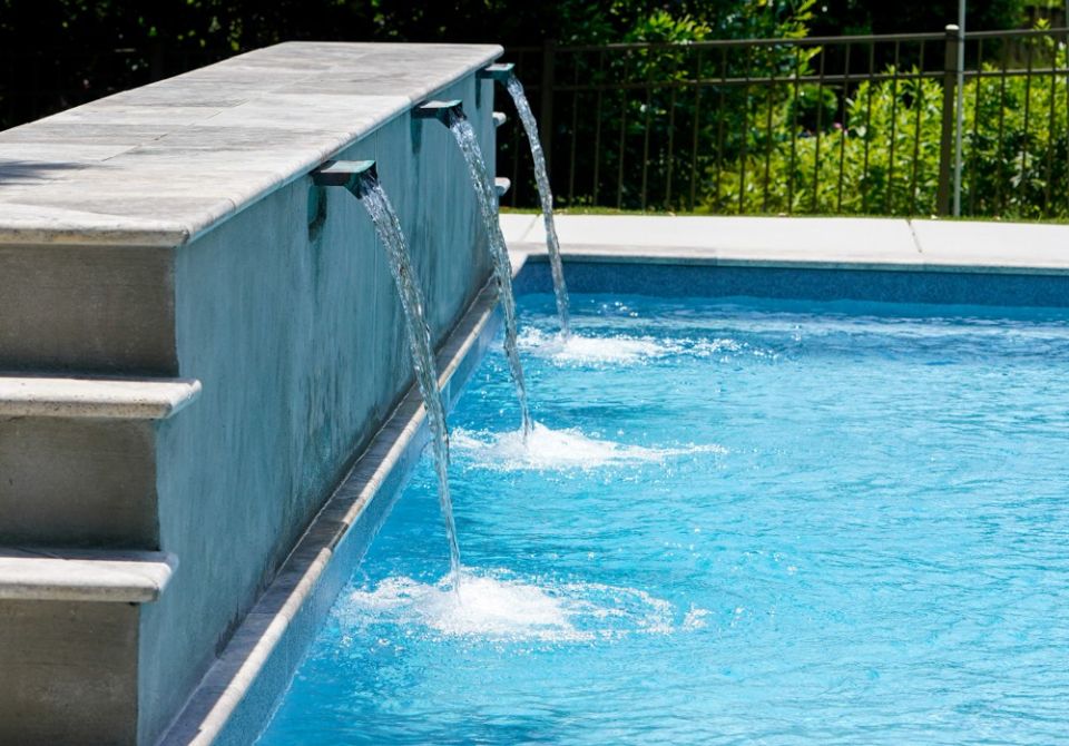 Modern Gunite Pool with Tanning Ledge