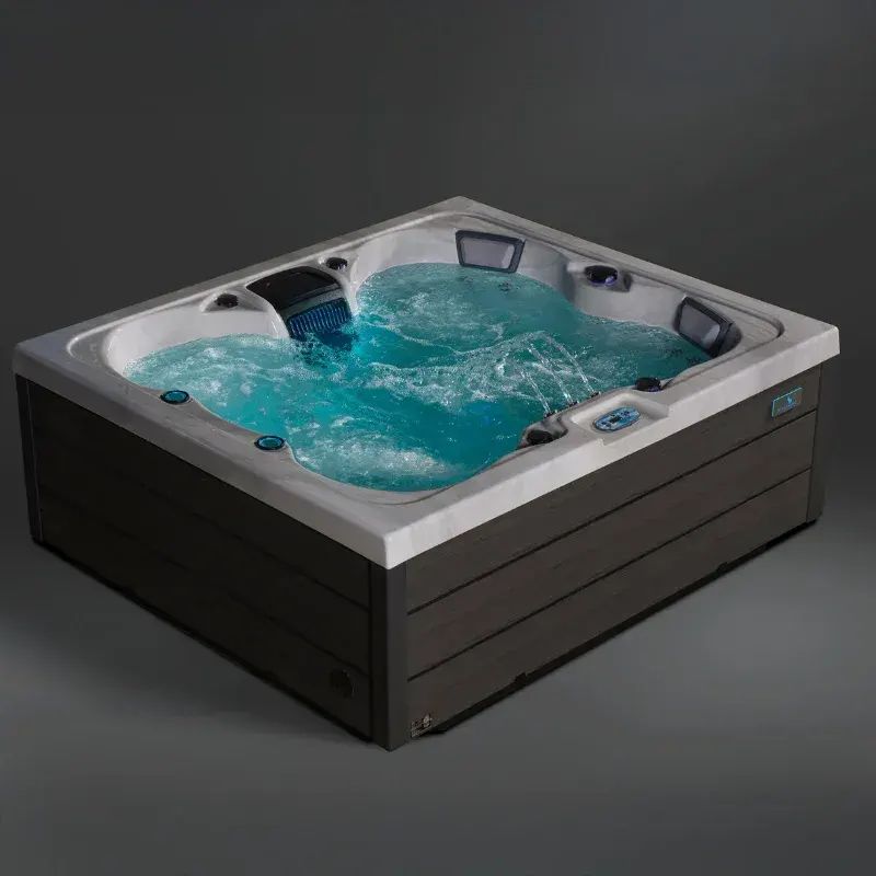 Icelandic Aurora hot tub