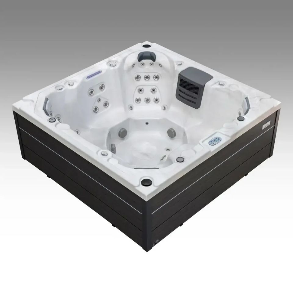 Icelandic Fontana hot tub