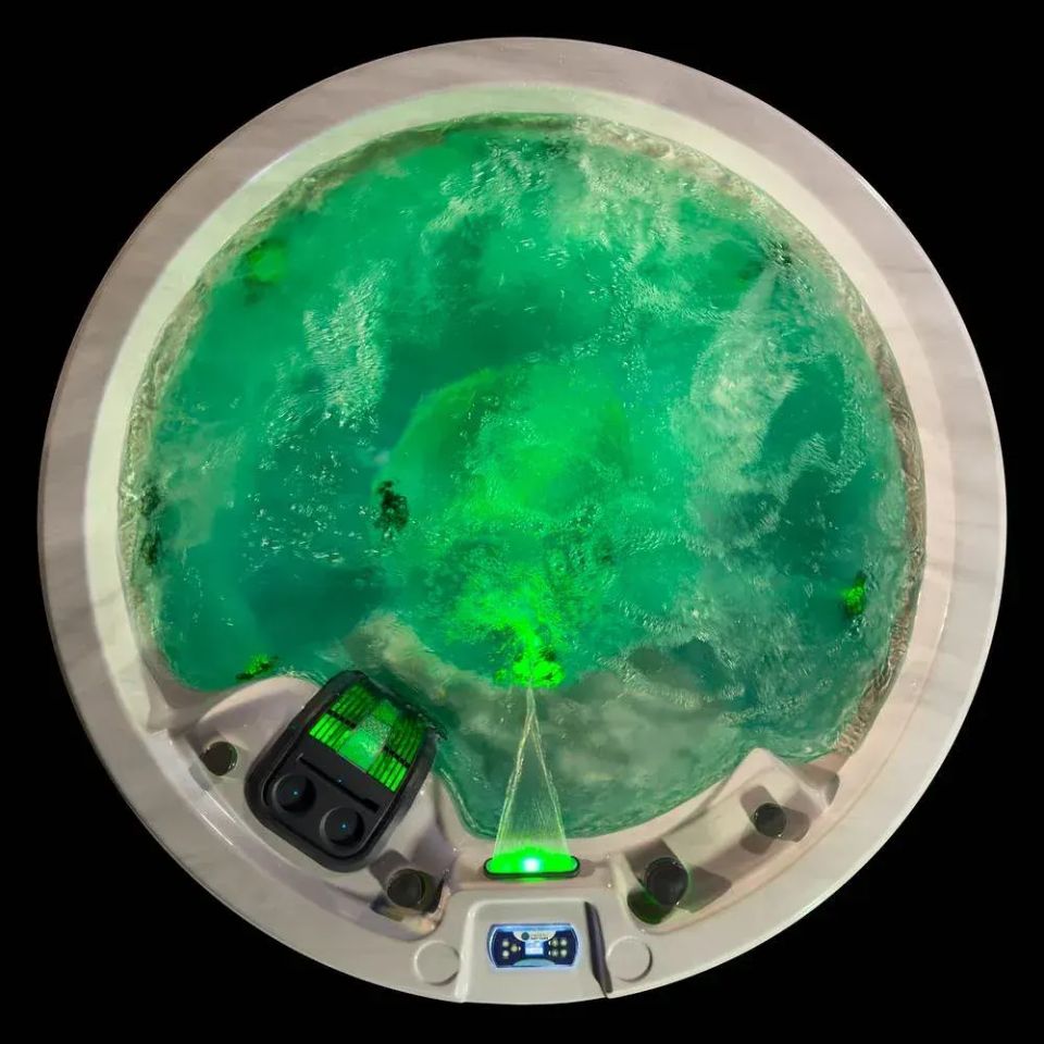 Celtic Luna 118 hot tub