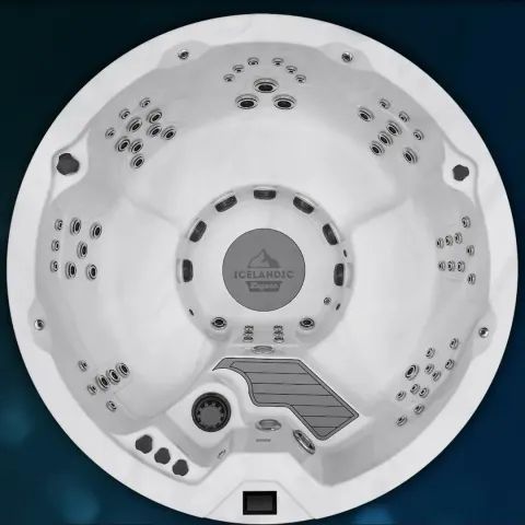 Icelandic Cyclone 3 hot tub