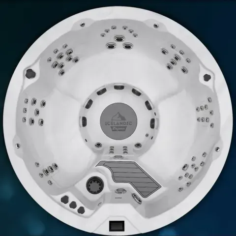 Icelandic Cyclone 3 hot tub