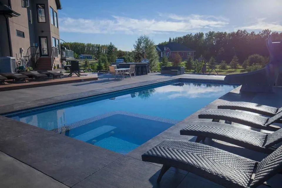 Latham Astoria 16 fiberglass pool