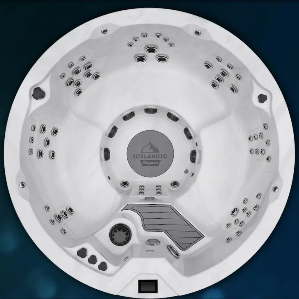 Icelandic Cyclone 3 hot tub