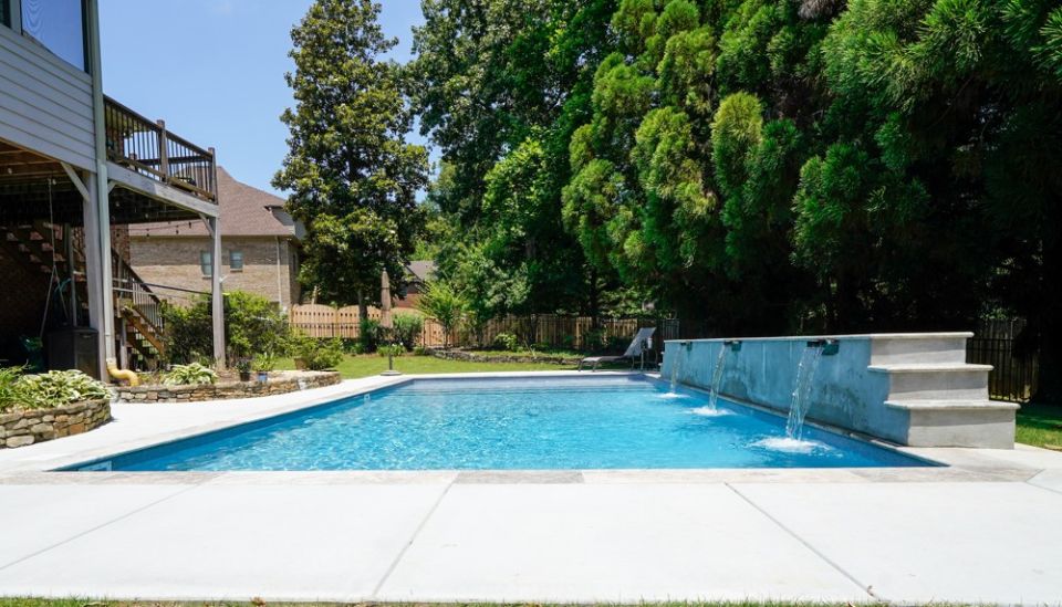 Modern Gunite Pool with Tanning Ledge
