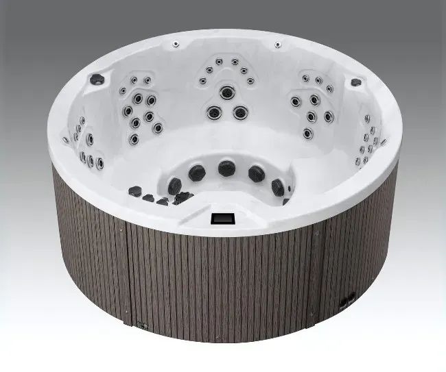 Icelandic Cyclone 3 hot tub