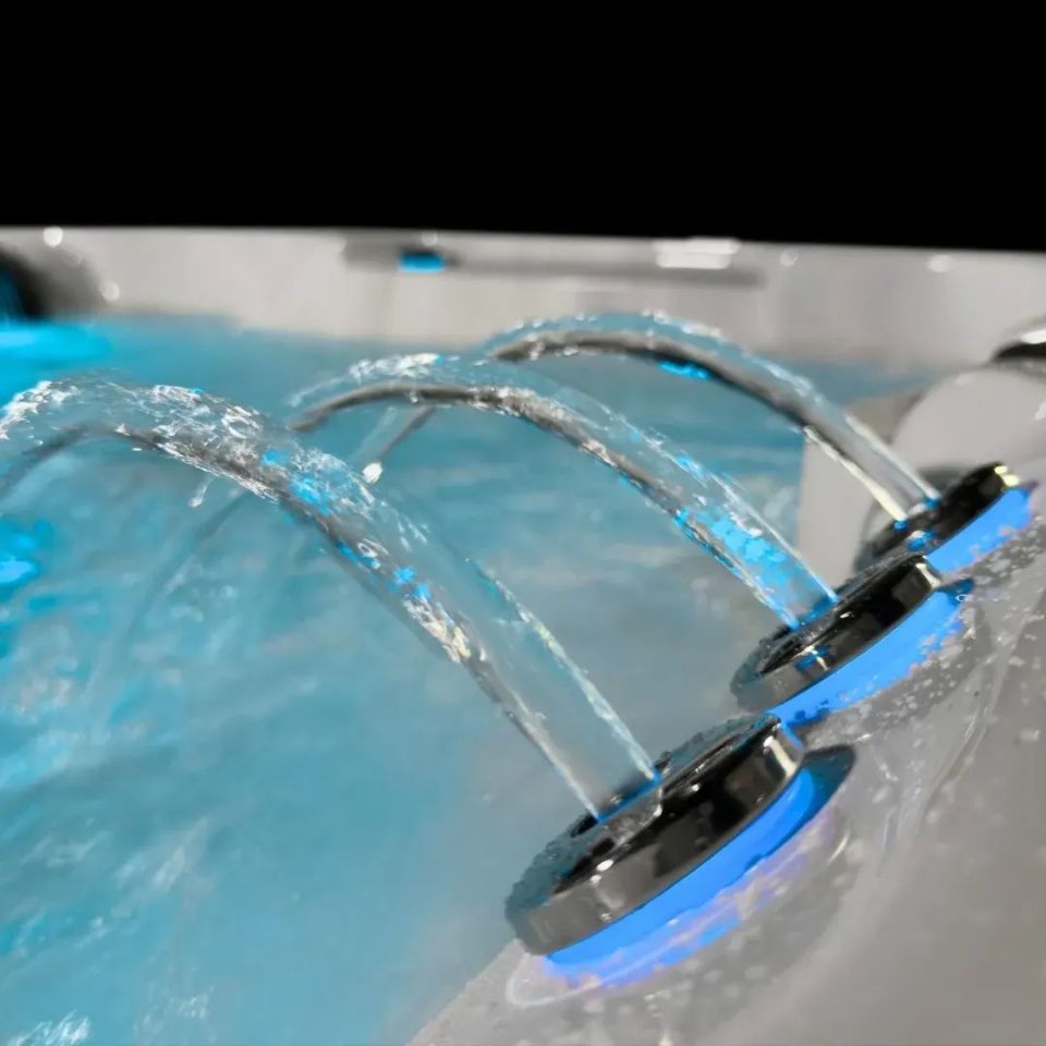 Harmonic H288L hot tub