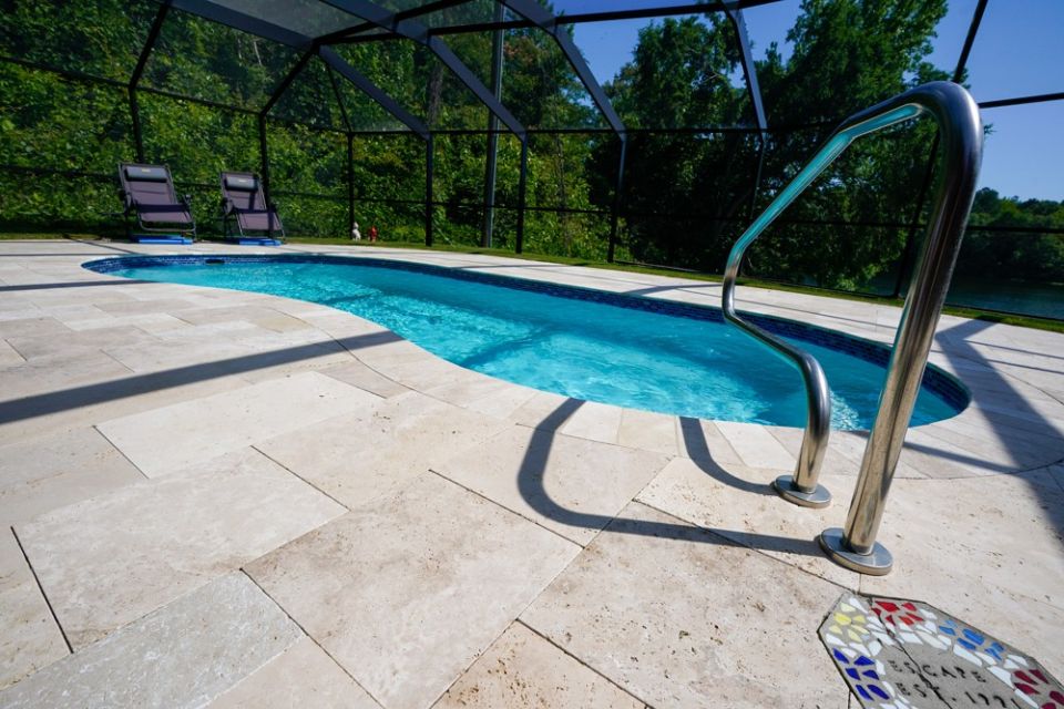 Screened Fiberglass Pool – Clanton, AL