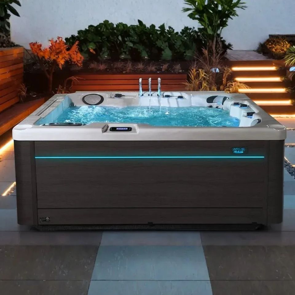 Harmonic H288DL hot tub
