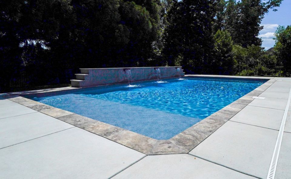 Modern Gunite Pool with Tanning Ledge