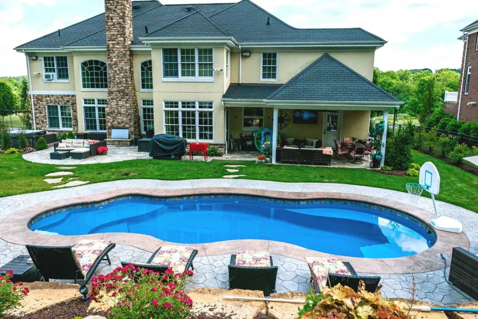 Latham Fiji fiberglass pool