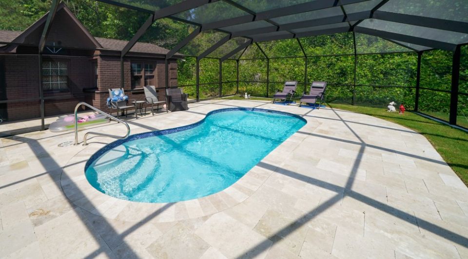 Screened Fiberglass Pool – Clanton, AL
