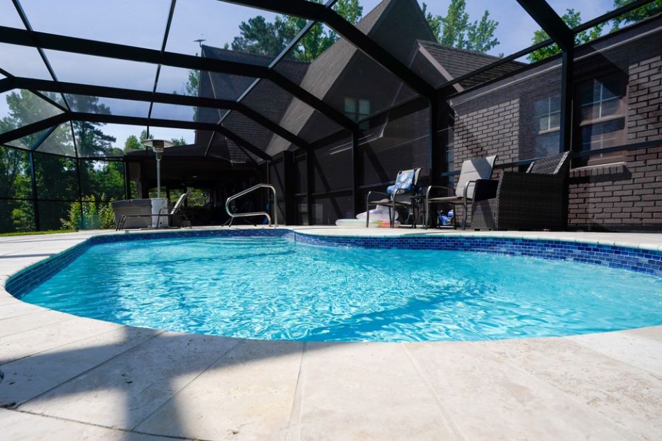 Screened Fiberglass Pool – Clanton, AL