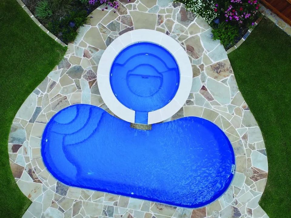 Latham Jamaica 10 fiberglass pool